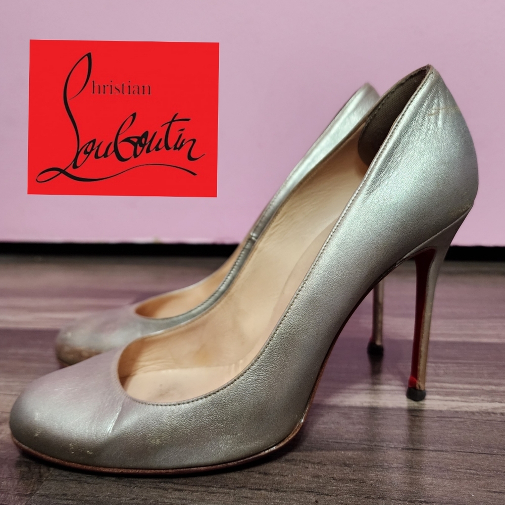 Christian Louboutin Pumps - Size 39 - Gold